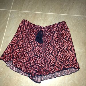Beautiful pattern shorts in size girls large